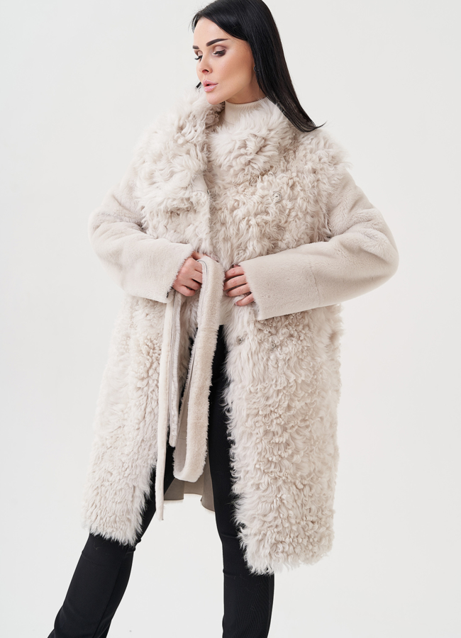 Женская дубленка бежевого цвета  модель № 23911 универмаг малина