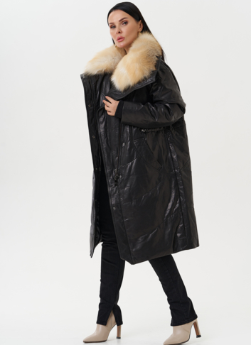 Женский кожаный пуховик с отделкой из меха лисы