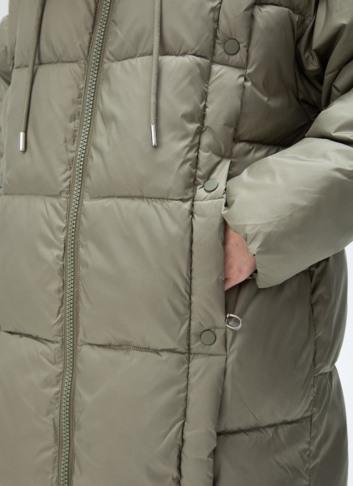 Женский пуховик с капюшоном 