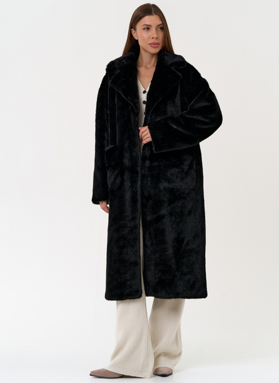 Пальто из эко меха с английским воротником