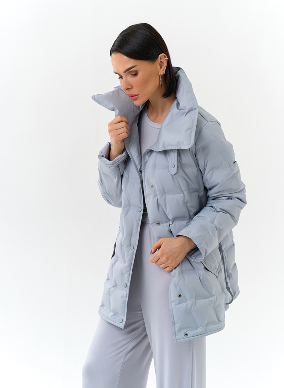 Женская куртка с декоративным поясом