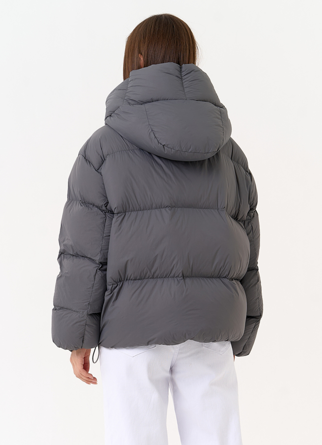 Короткий пуховик с трикотажной манишкой модель № 31539 в рассрочку