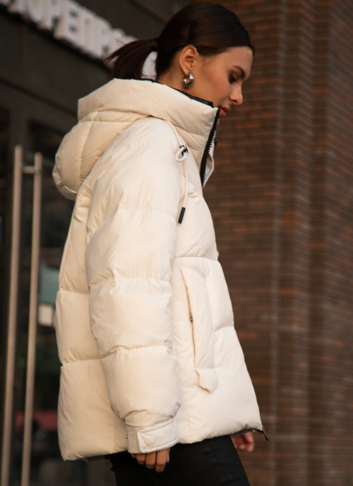 Женский пуховик с капюшоном 