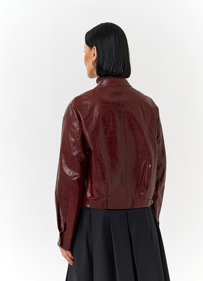 фото Куртка из натуральной кожи бордового цвета модель № 32845