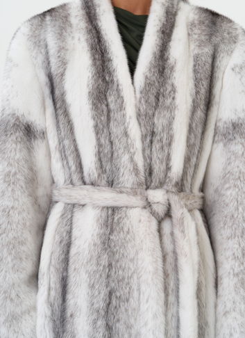 Длинная шуба из норки крестовки