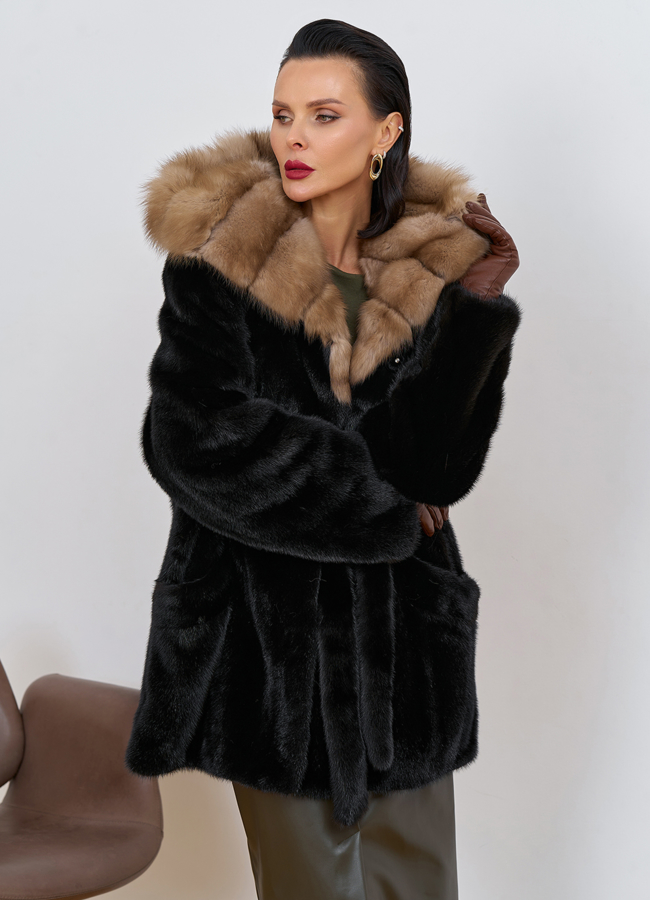 Норковая шуба с капюшоном из меха куницы модель № 30481 меха малина