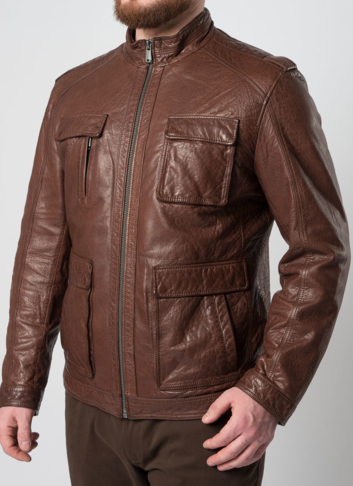 Мужская кожаная куртка коричневого цвета