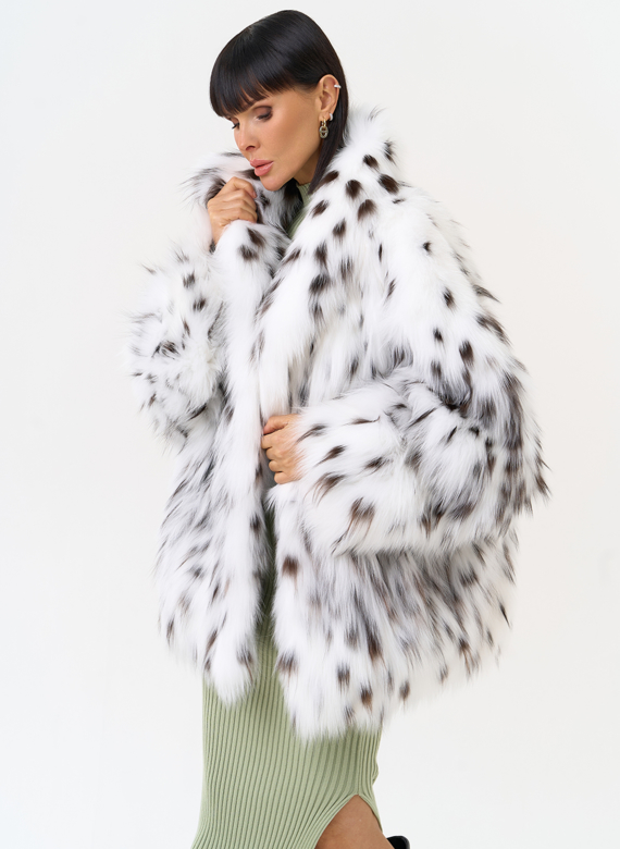 Белая шуба из меха лисы с поясом