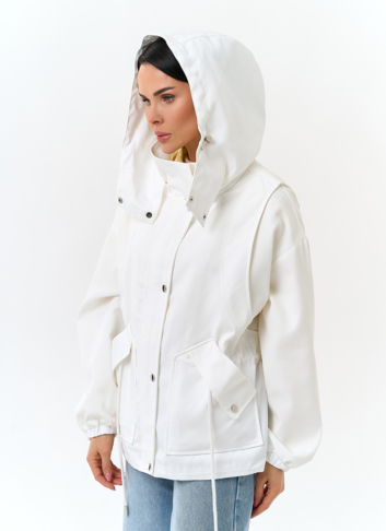 Женская куртка ветровка белого цвета
