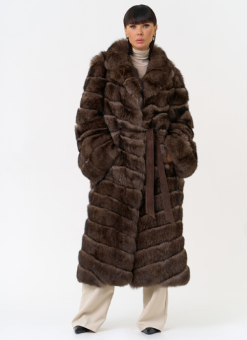 Длинная шуба из меха песца с английским воротником