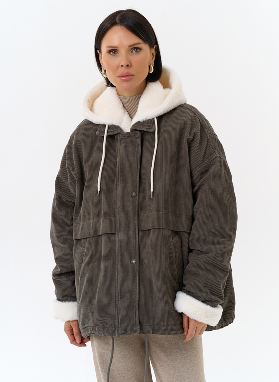 Женская утепленная куртка с отделкой из эко меха