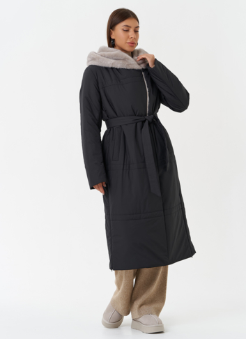 Пуховик с капюшоном из эко меха