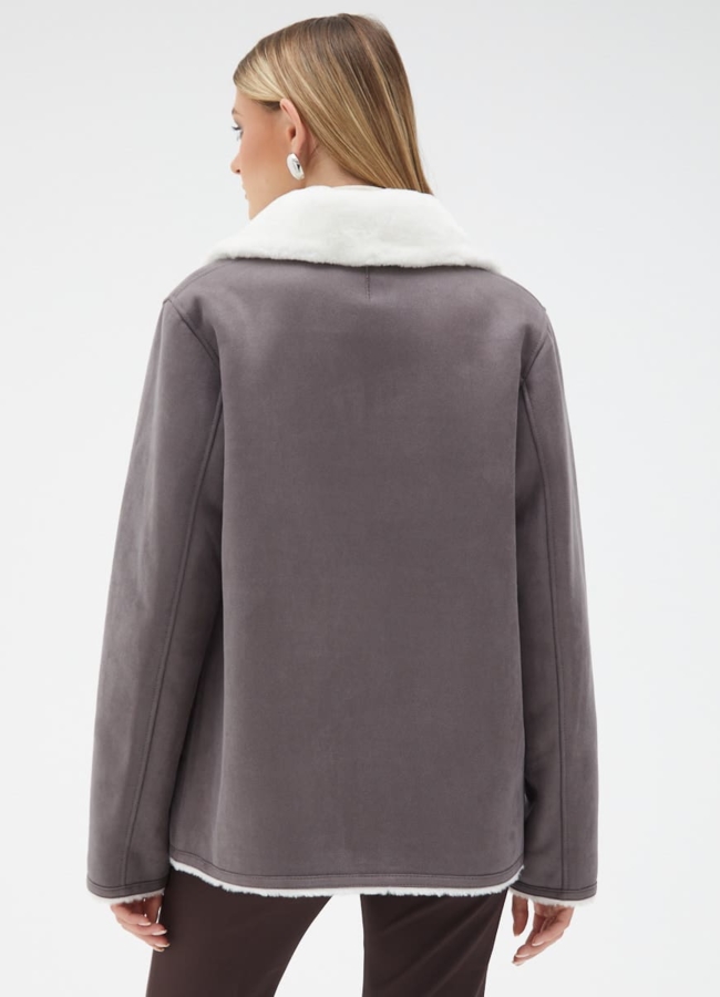 Женская двухсторонняя дубленка из эко кожи с английским воротником модель № 31869 универмаг малина