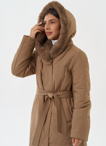 Пуховик с капюшоном из эко меха