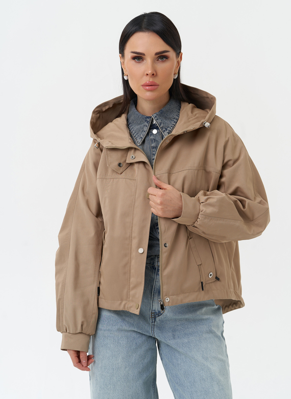 Короткая женская ветровка с капюшоном