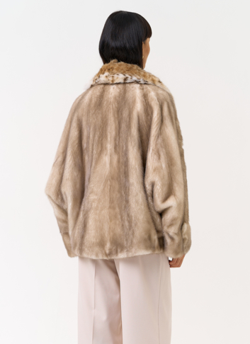 Куртка из меха норки с английским воротником из меха рыси