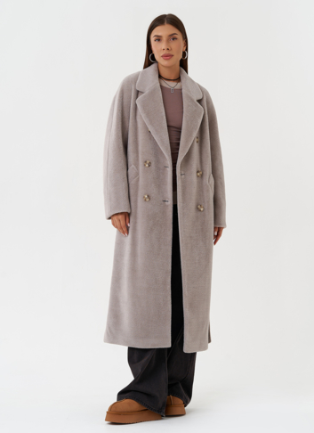 Утепленное двубортное пальто с английским воротником