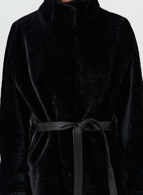 Женская двухсторонняя дубленка с поясом