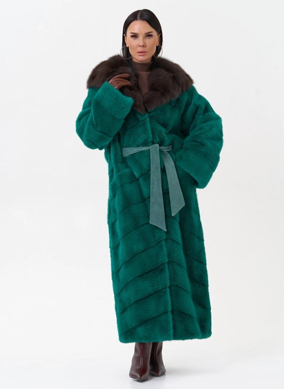 Норковая шуба с капюшоном из меха куницы