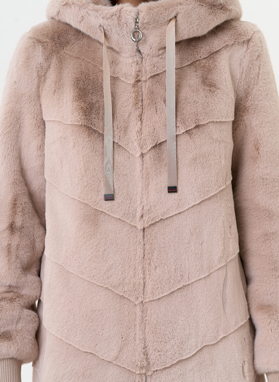 Женская шуба из эко меха с капюшоном