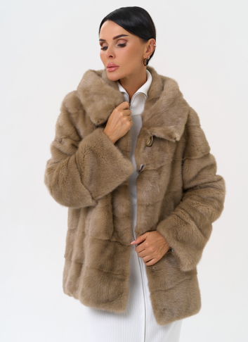 Короткая шуба с капюшоном