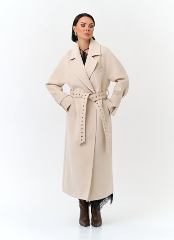 Женское пальто с акцентным поясом