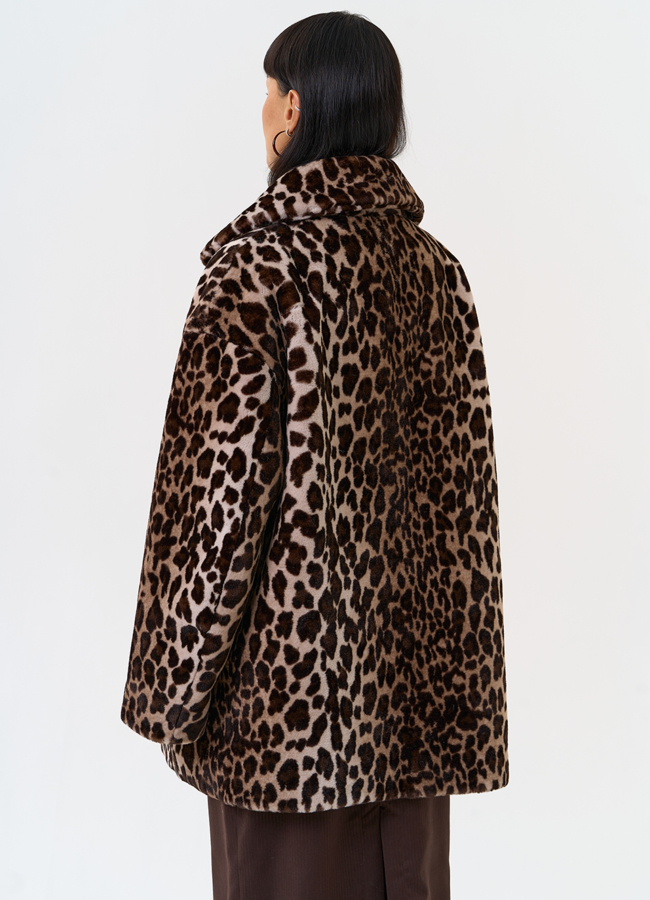 фото Женская шуба из эко меха с анималистическим принтом модель № 31278