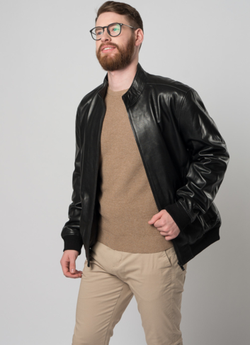 Мужская кожаная куртка на молнии