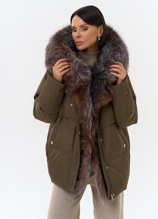 Женский пуховик с отделкой из меха блюфрост модель № 29614 меха малина