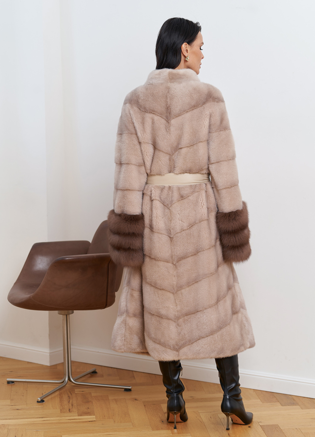 фото Женская шуба из меха норки с отделкой из меха куницы модель № 30677